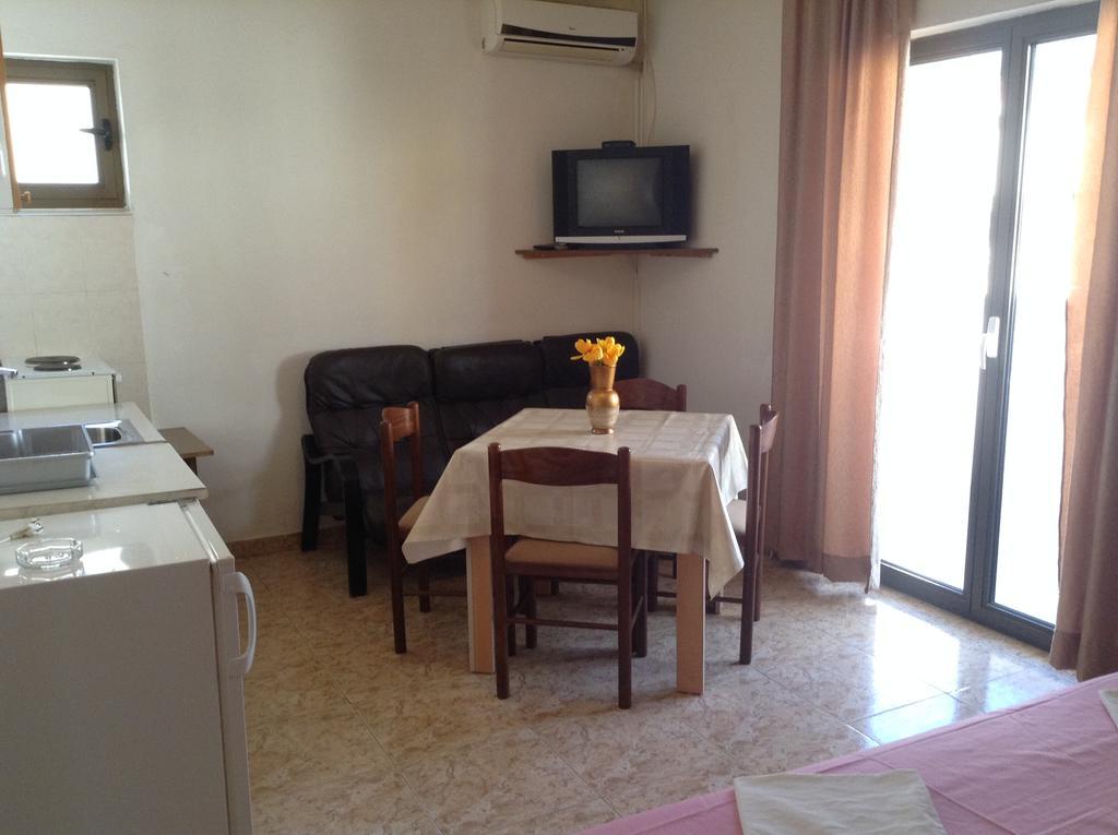 Kuca Tomovic Hotel บุดวา ภายนอก รูปภาพ